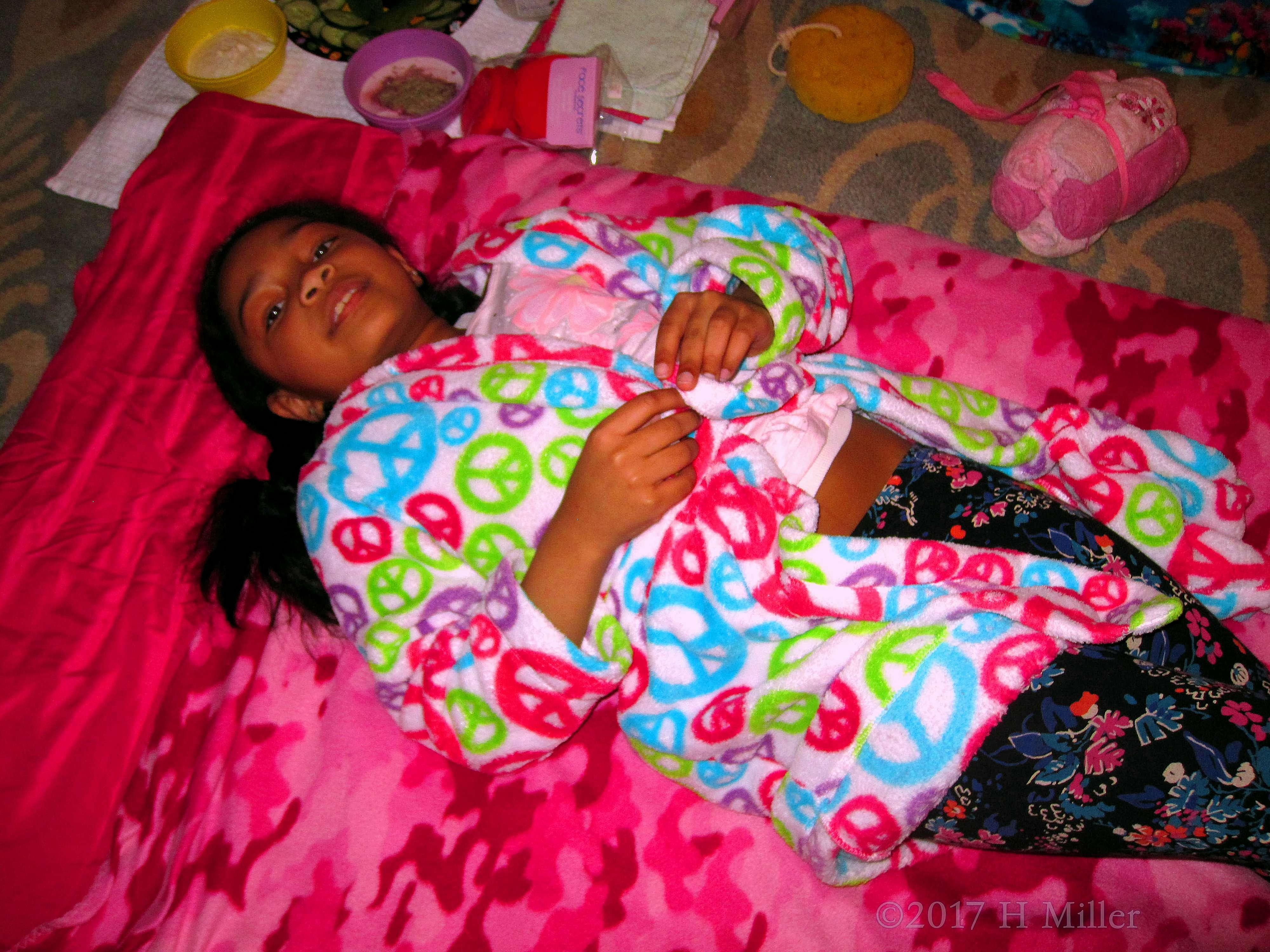 Relaxing While Waiting For Her Girls Facial Relaxing While Waiting For Her Girls Facial