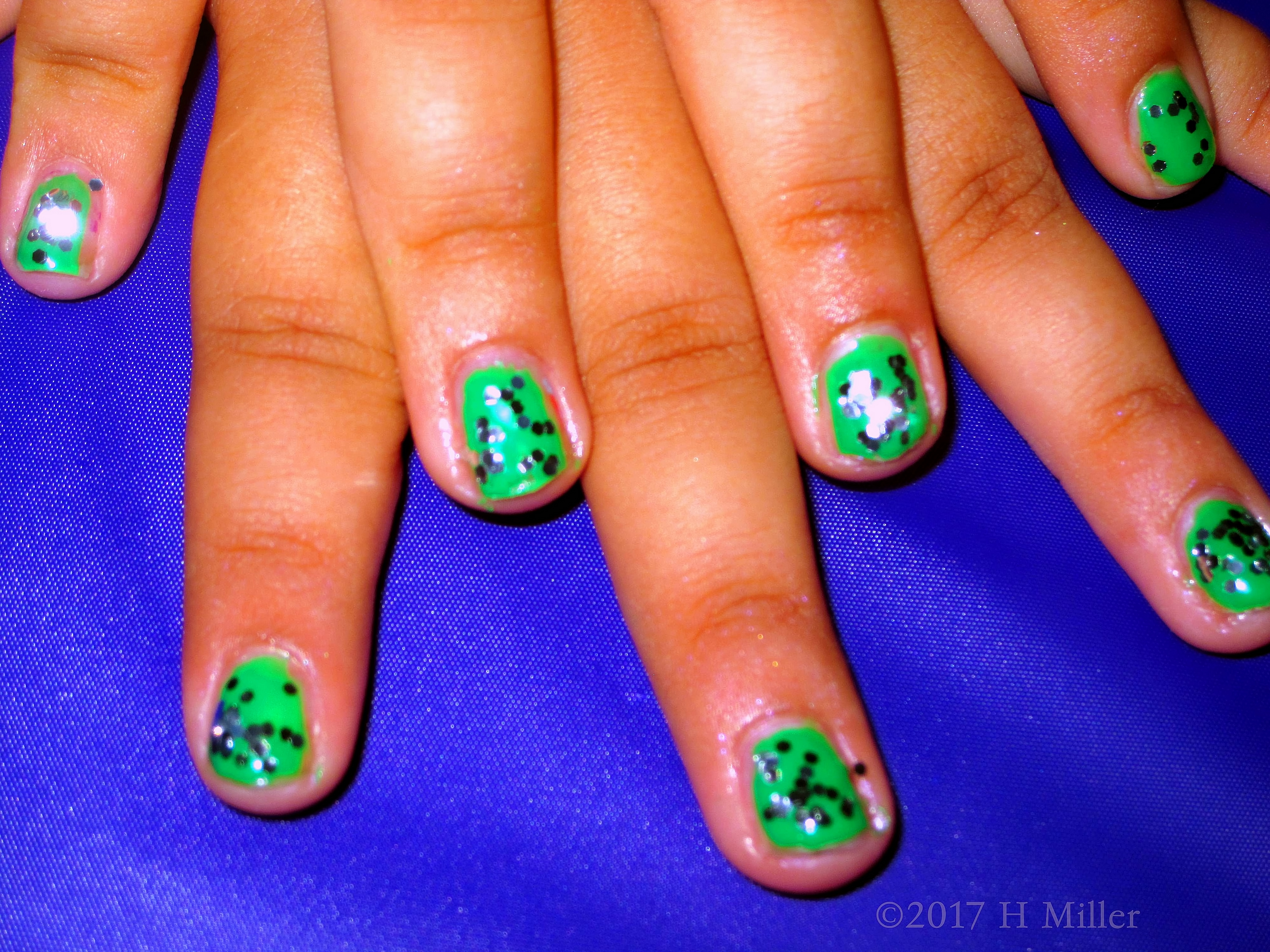 SEQUINS ON NAILS!!! SEQUINS ON NAILS!!!