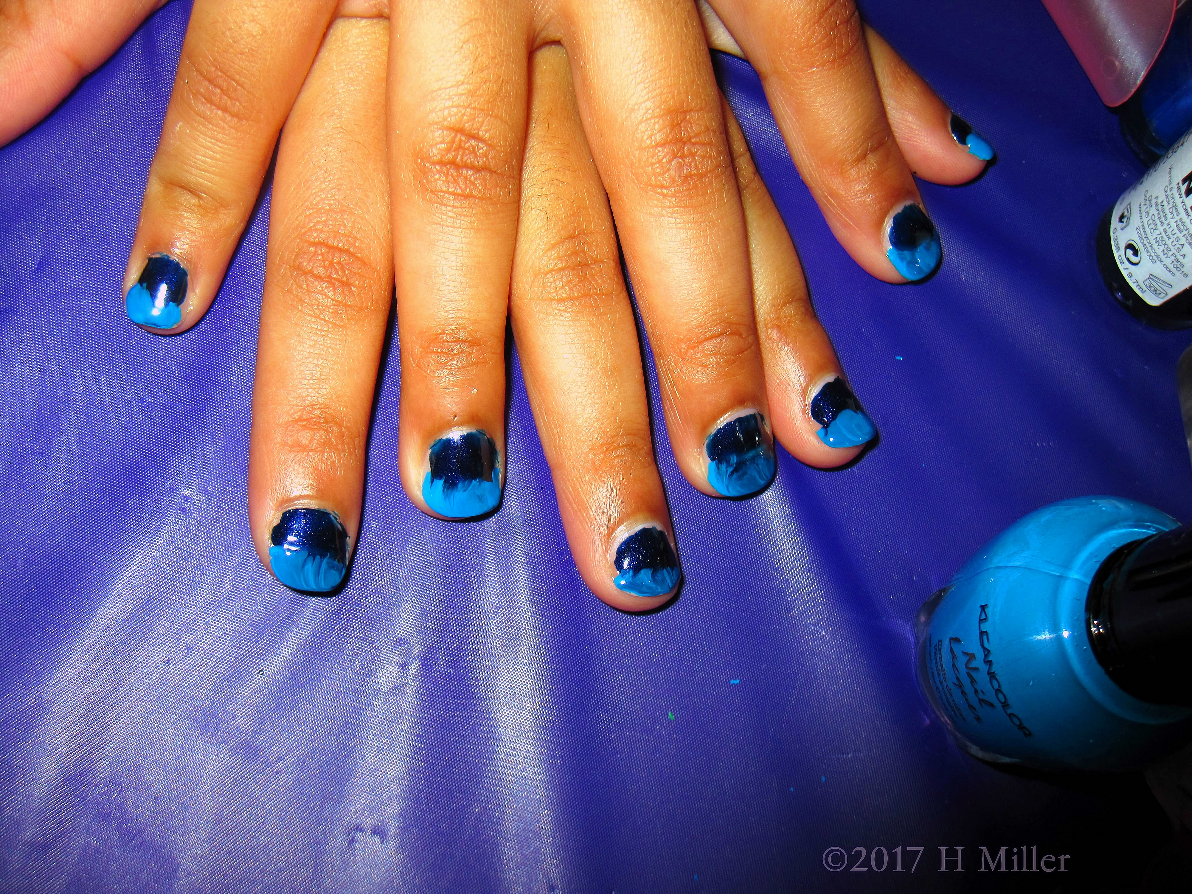 Two Toned Blue Contrasting Ombre Nail Design Two Toned Blue Contrasting Ombre Nail Design