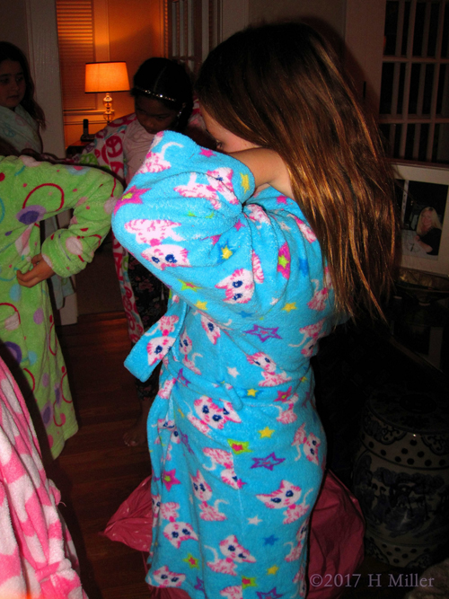 Cute Sky Blue Spa Robe With A Kitten Pattern Cute Sky Blue Spa Robe With A Kitten Pattern