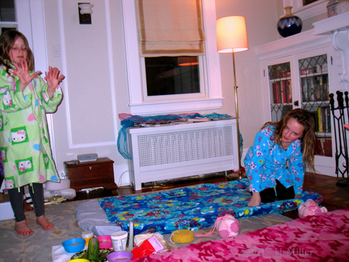 Drying Her Manicured Nails With Nail Protectors And Getting Ready For More Fun. Drying Her Manicured Nails With Nail Protectors And Getting Ready For More Fun.