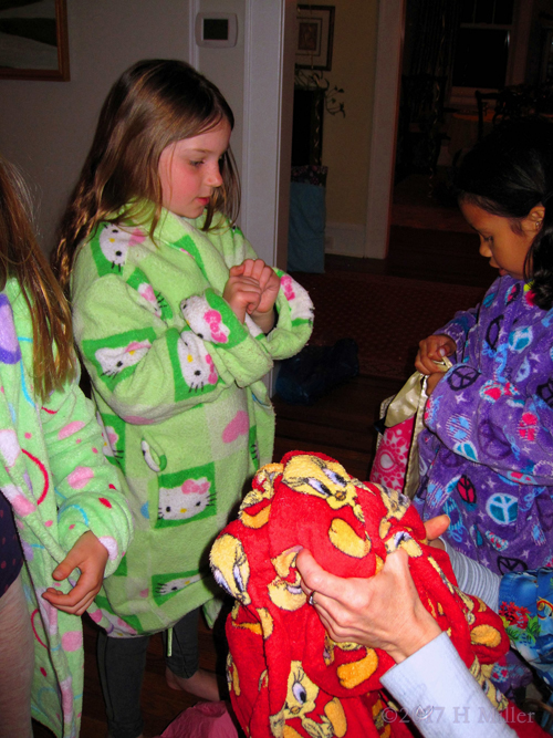 Everyone Is Ready For The Kids Spa Birthday Party Everyone Is Ready For The Kids Spa Birthday Party