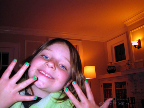 Happy With Her Beautiful Kids Mini Mani! Happy With Her Beautiful Kids Mini Mani!