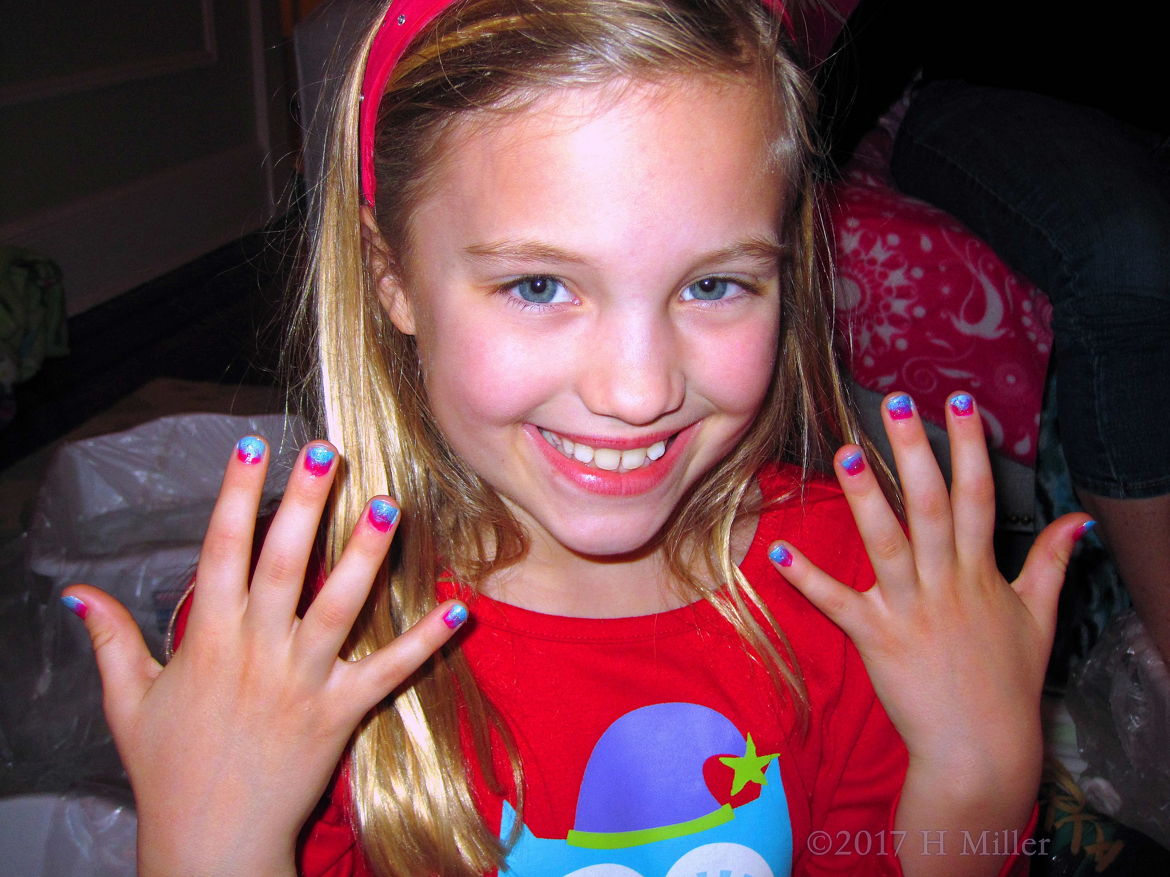 Ultra Stylish Ombre Nail Art For This Girls Manicure! Ultra Stylish Ombre Nail Art For This Girls Manicure!