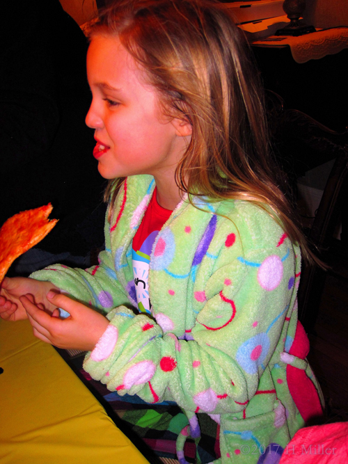 Having Fun Chatting While Eating Having Fun Chatting While Eating