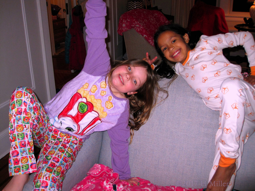 Making Fun Pose Making Fun Pose