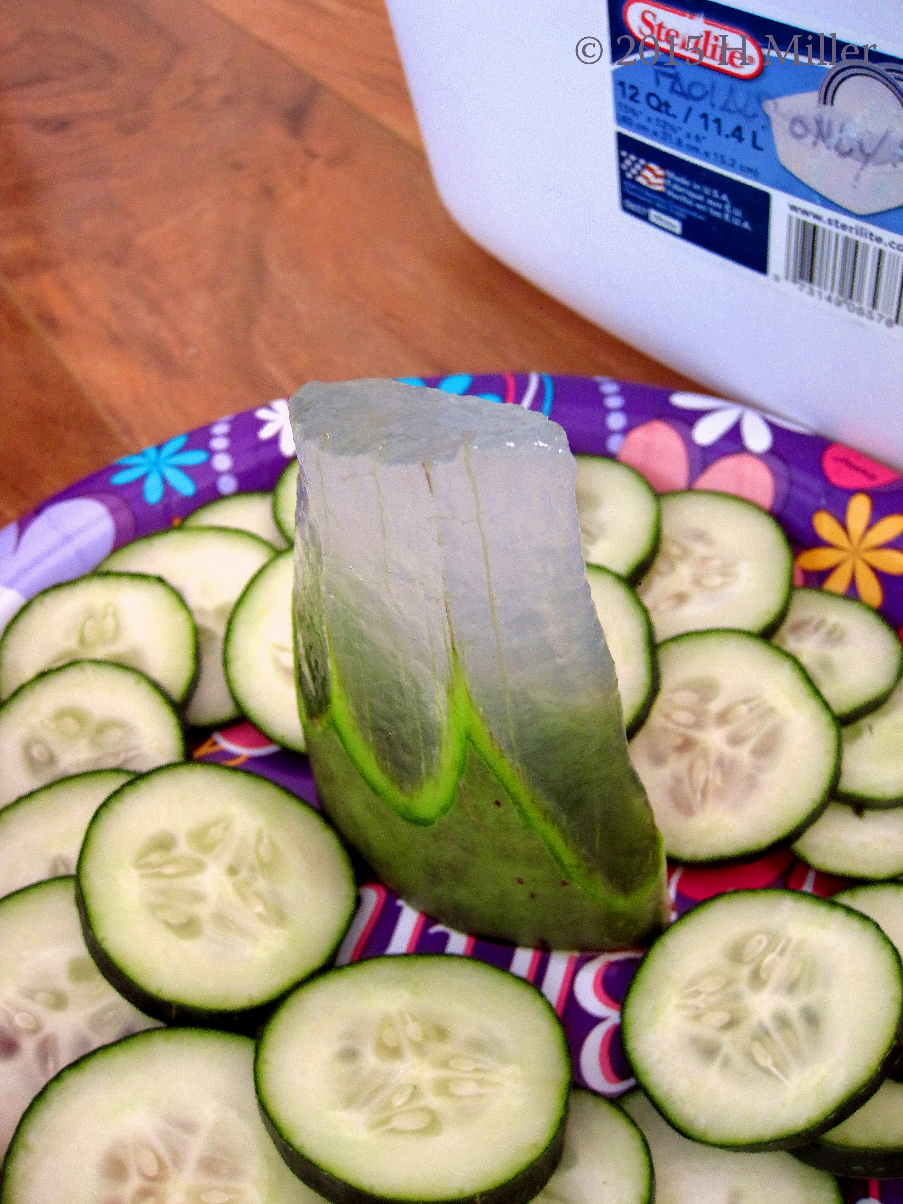 Aloe Vera Gel, Freshly Squeezed, And Freshly Cut Cukes For Kids Facials. Aloe Vera Gel, Freshly Squeezed, And Freshly Cut Cukes For Kids Facials.