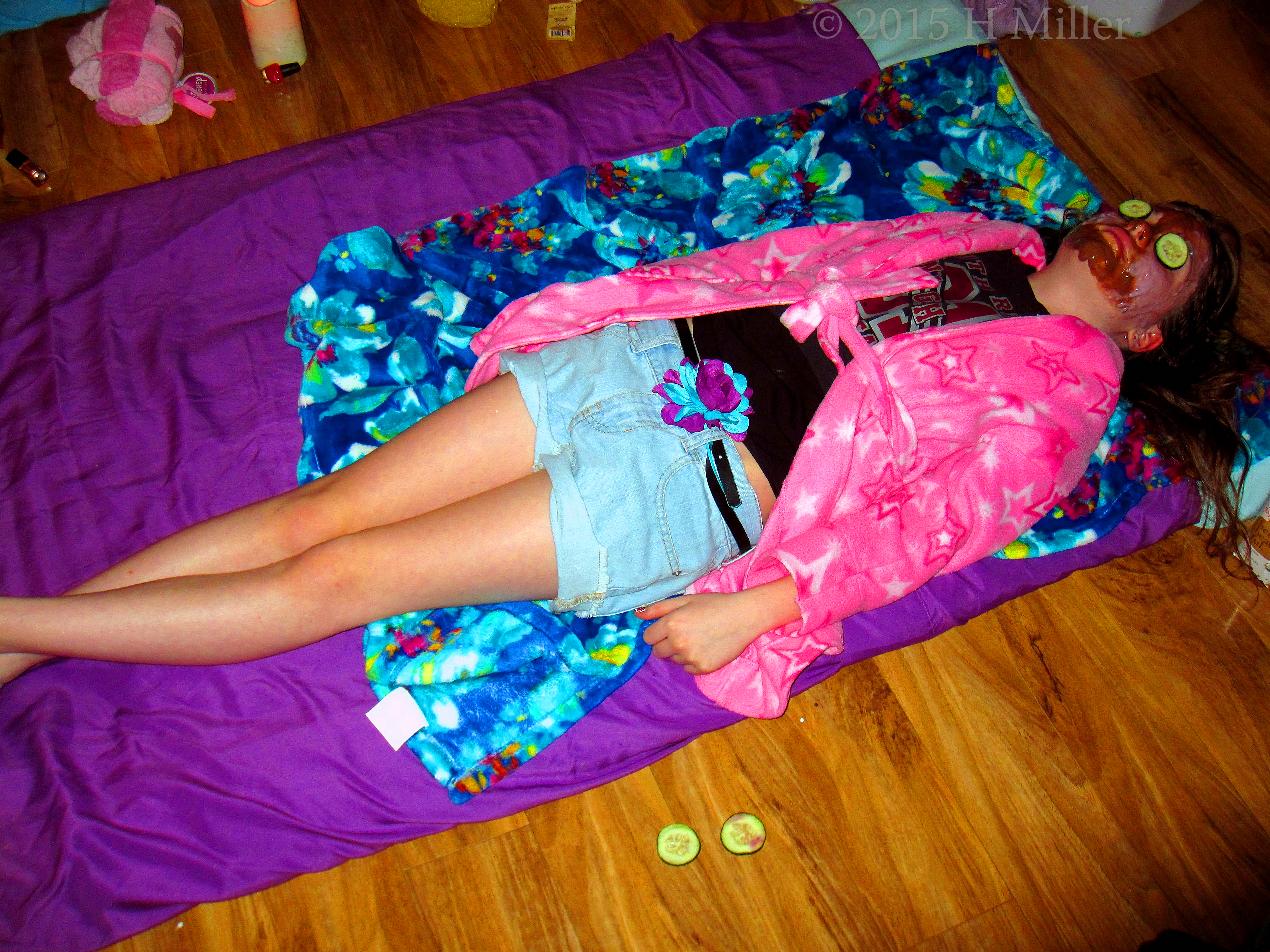 Chocolate And Strawberry Mixed Facial Mask. Kids Spa Facials. Chocolate And Strawberry Mixed Facial Mask. Kids Spa Facials.