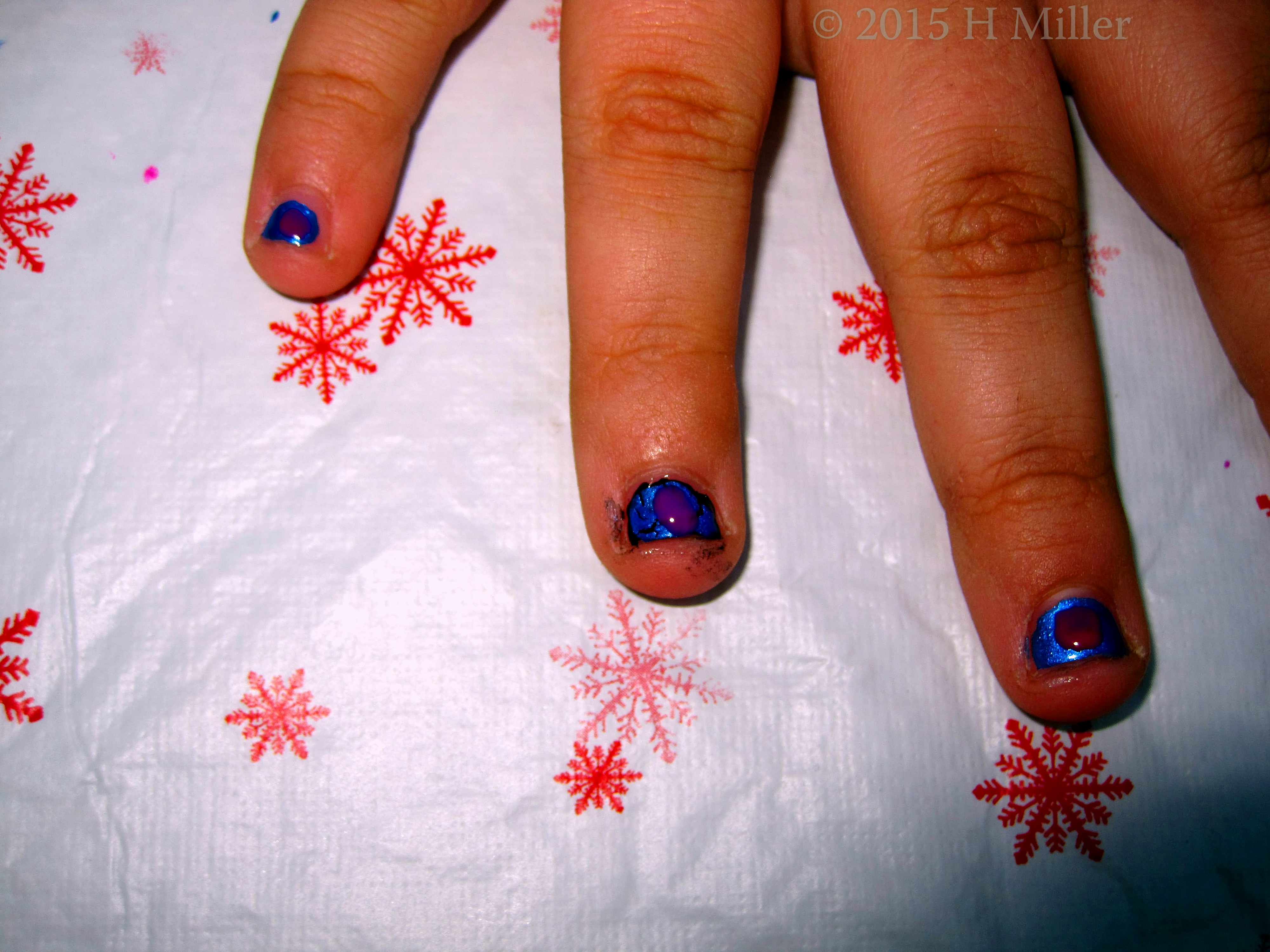 Girls Nail Art Blue Polish With Balloons And Black Shatter Girls Nail Art Blue Polish With Balloons And Black Shatter