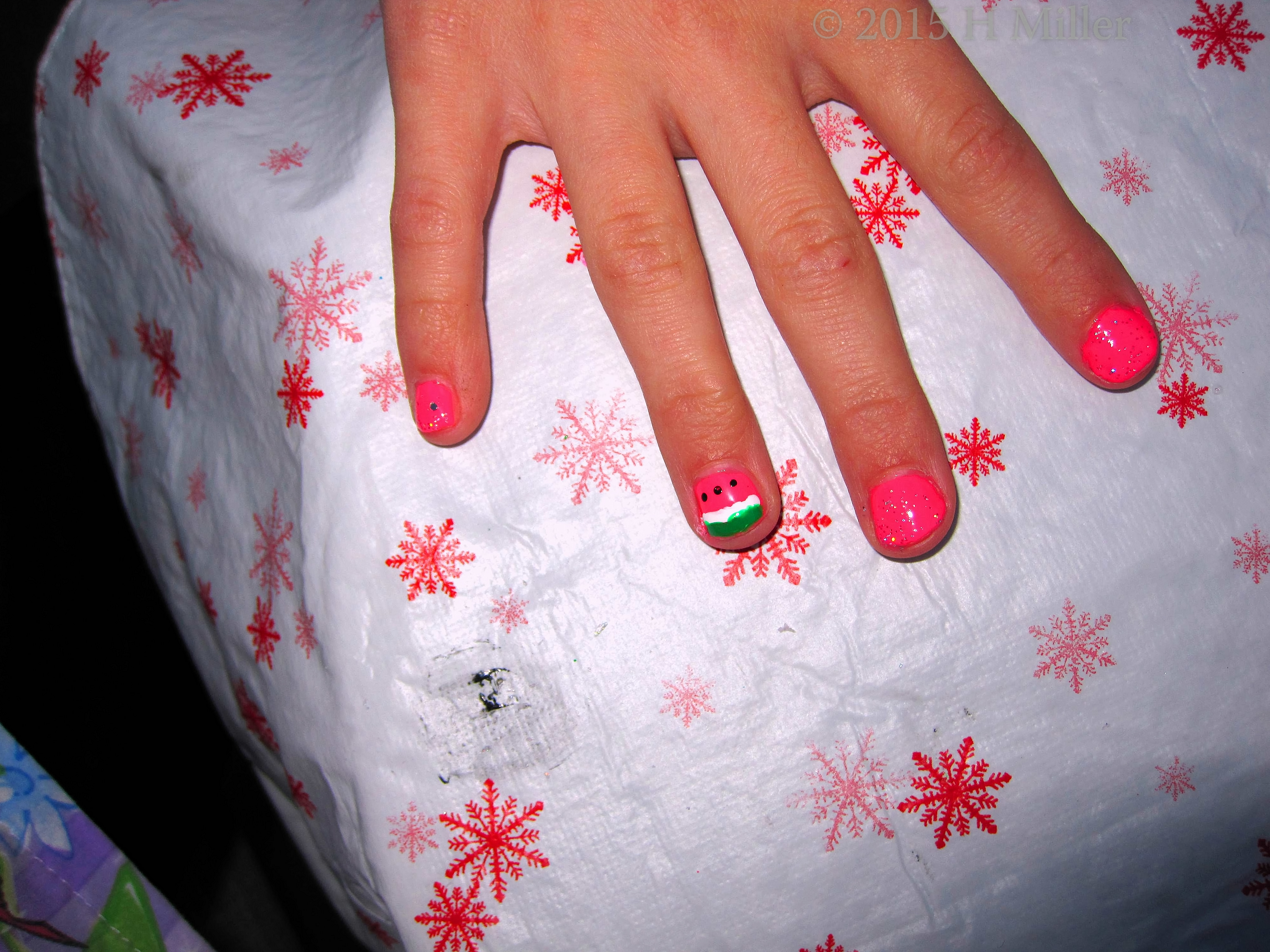 Nail Art Watermelon Pink Polish With Glitter Nail Art Watermelon Pink Polish With Glitter