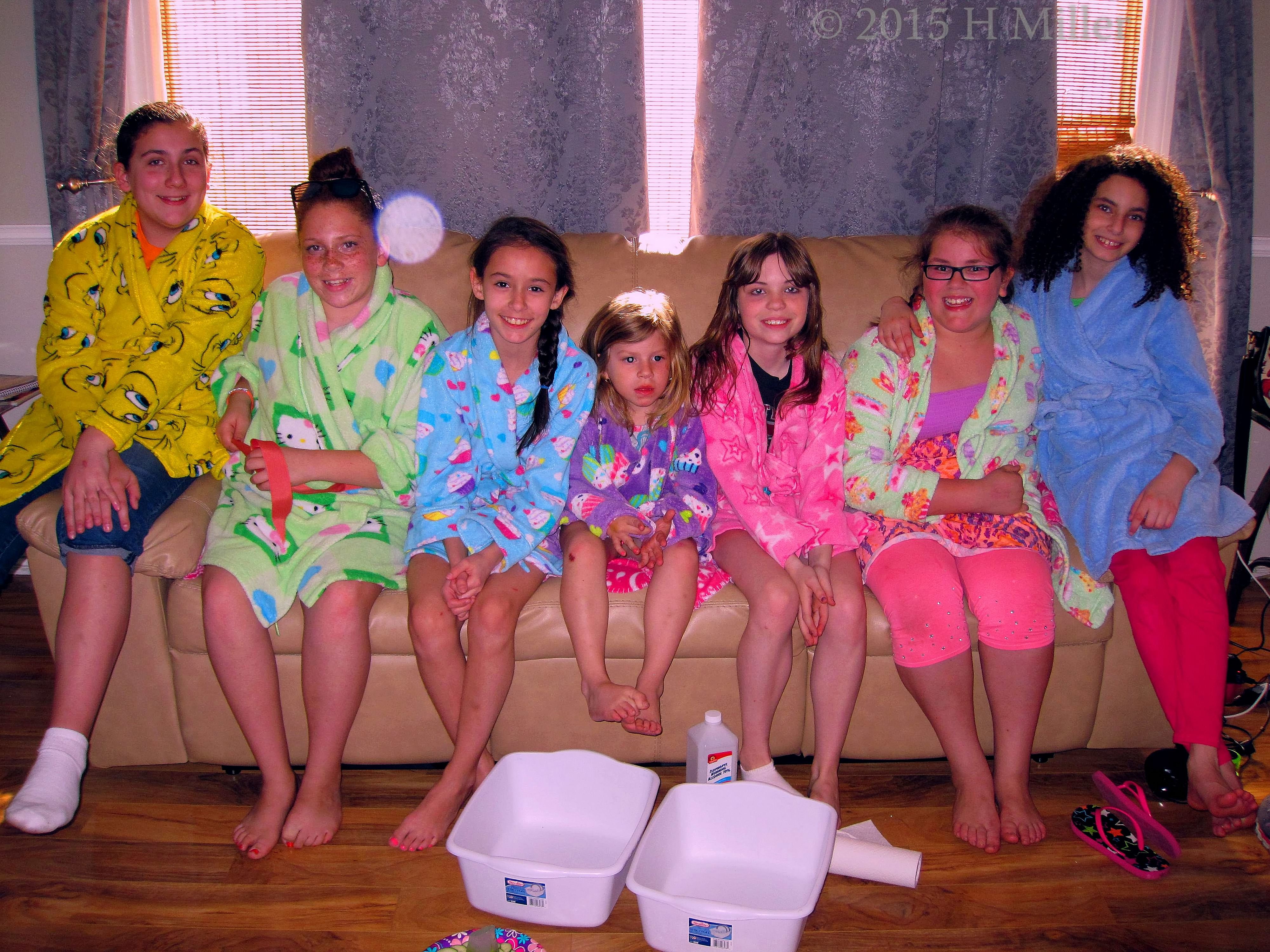 Raquel With Sister And Friends. Raquel With Sister And Friends.