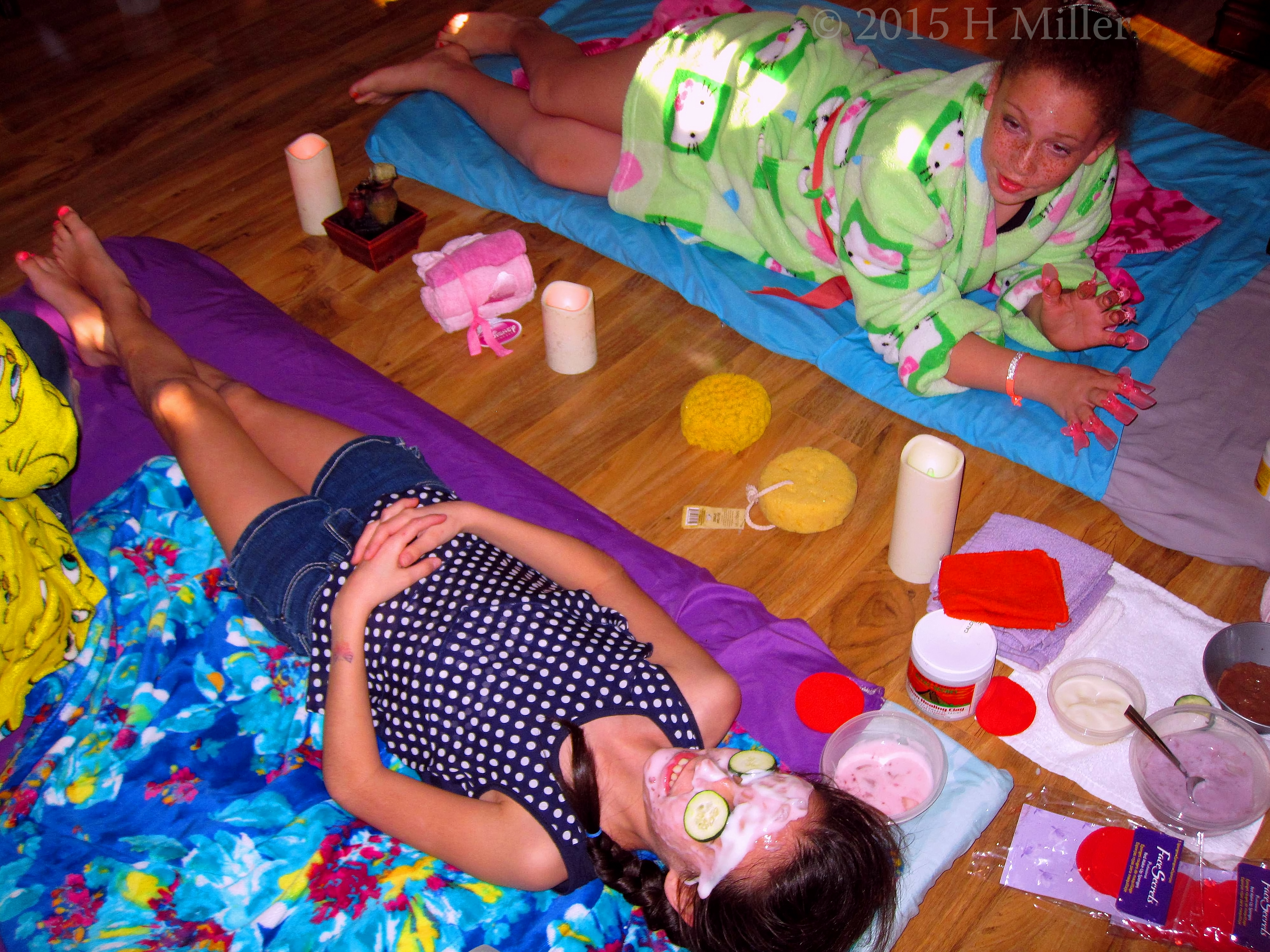 The Girls Hanging Out During The Facial And Chatting A Bit. The Girls Hanging Out During The Facial And Chatting A Bit.