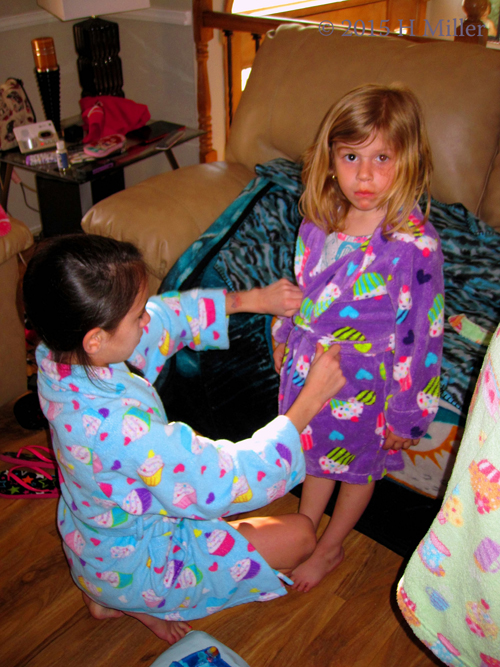 Helping The Birthday Girl's Little Sister With Her Robe.Green, Purple, And Blue Cupcakes!!