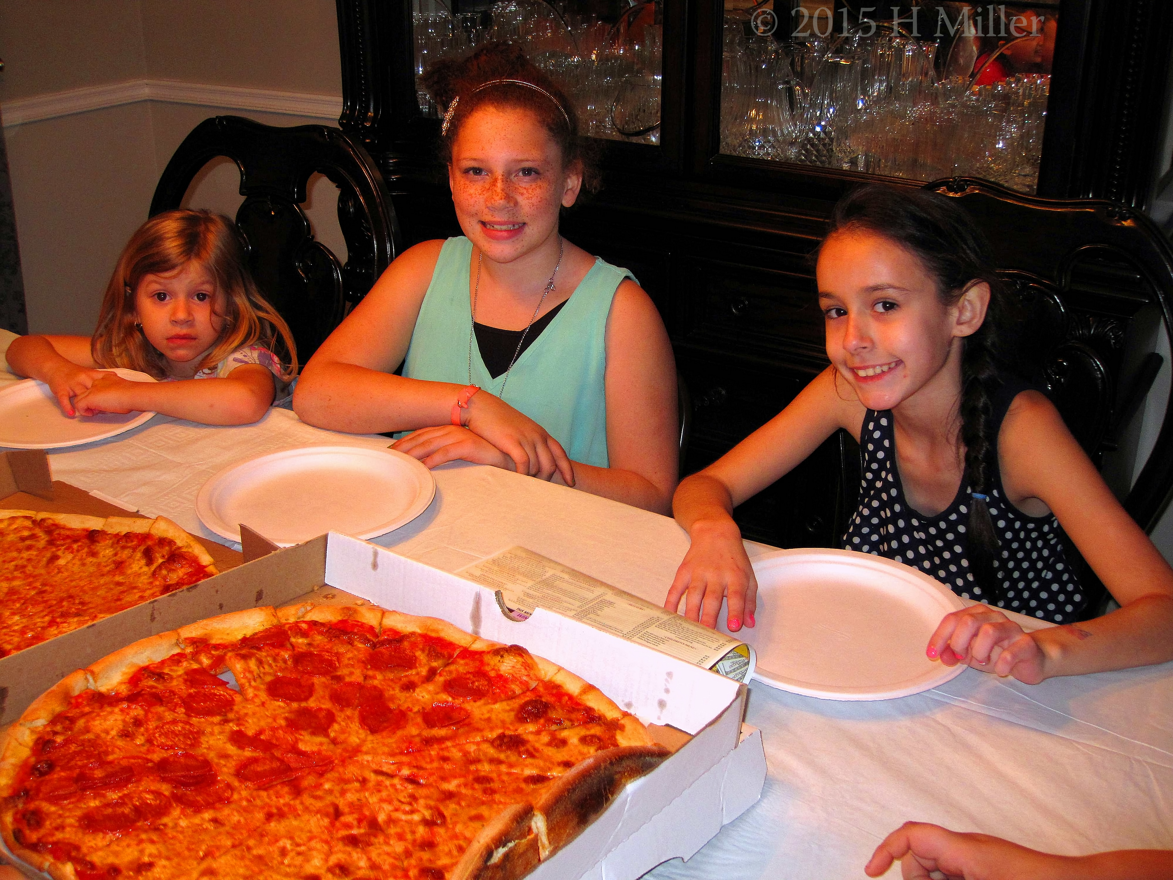 PIZZA! The Best Food For A Girls Sleepover Spa!! 
