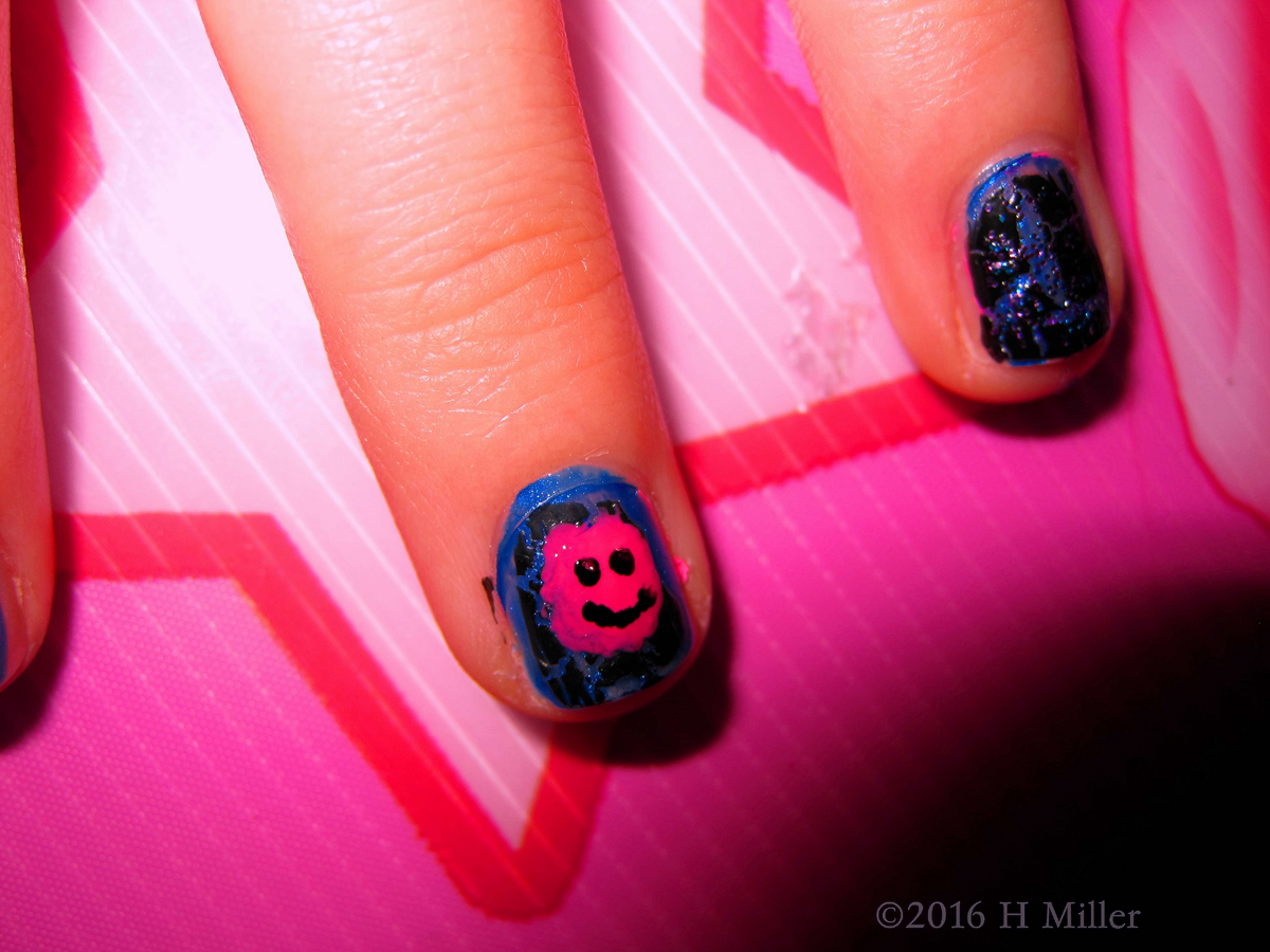 Perfectly Done Smiley Face Emoji Nail Design 