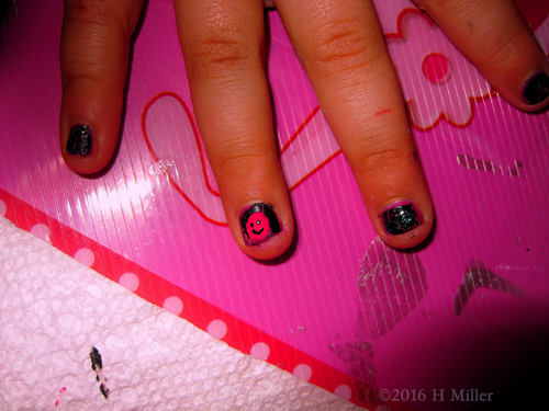 A Cool Girls Mani Nail Design Of A Smiley Emoji! How Cool Is That! A Cool Girls Mani Nail Design Of A Smiley Emoji! How Cool Is That!