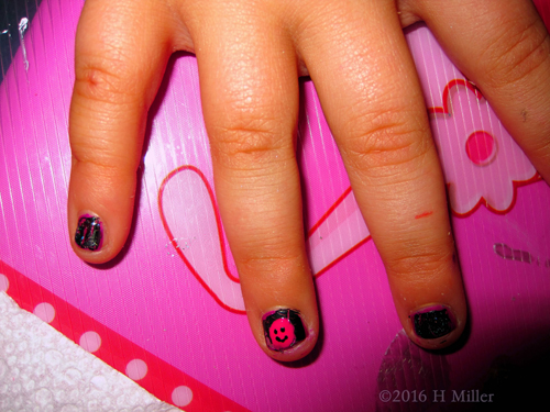 Pink Smiley Face Detail On Kids Mani Sure Looks So Fun Pink Smiley Face Detail On Kids Mani Sure Looks So Fun