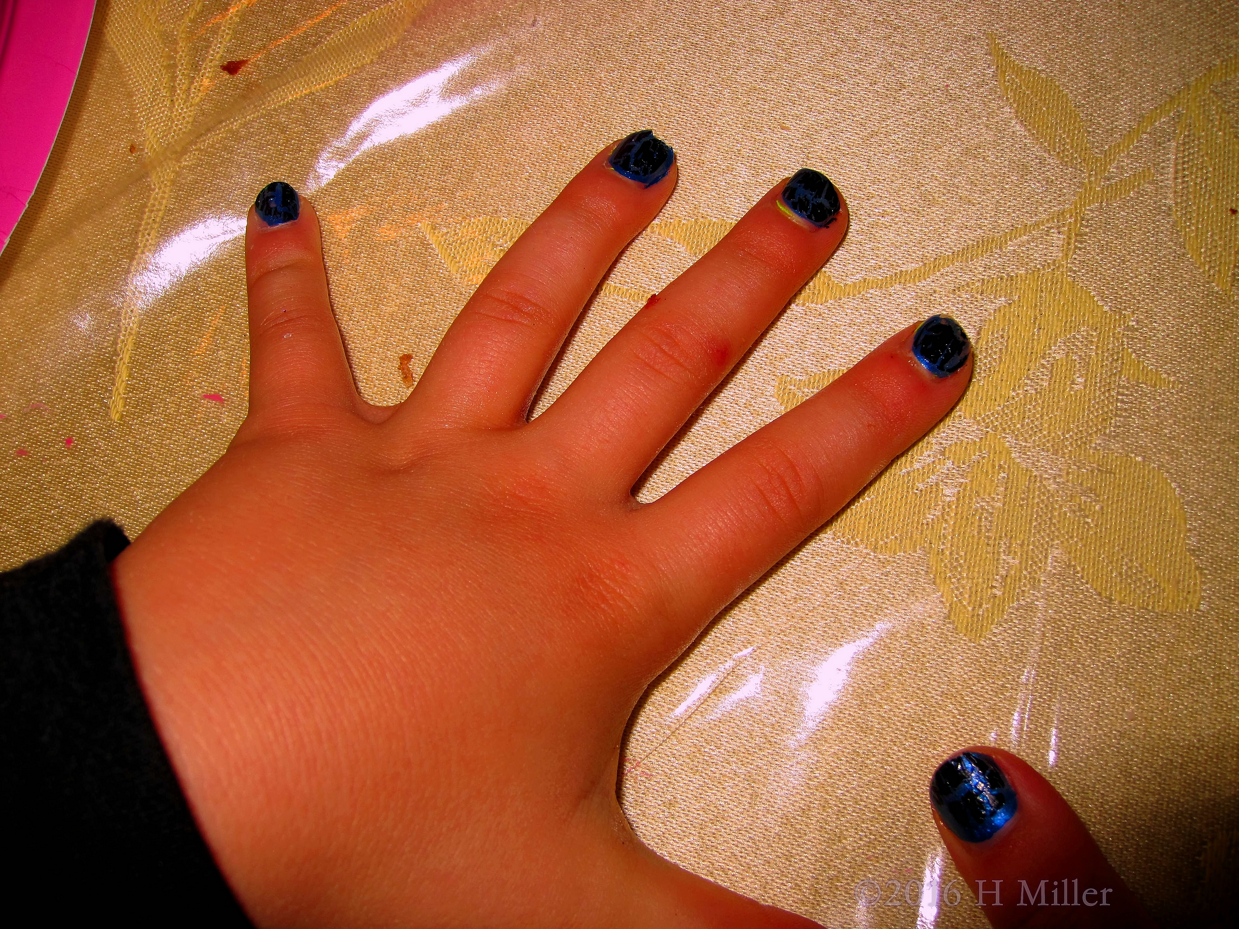 A Closer View Of Shatter Design For This Kids Manicure. A Closer View Of Shatter Design For This Kids Manicure.