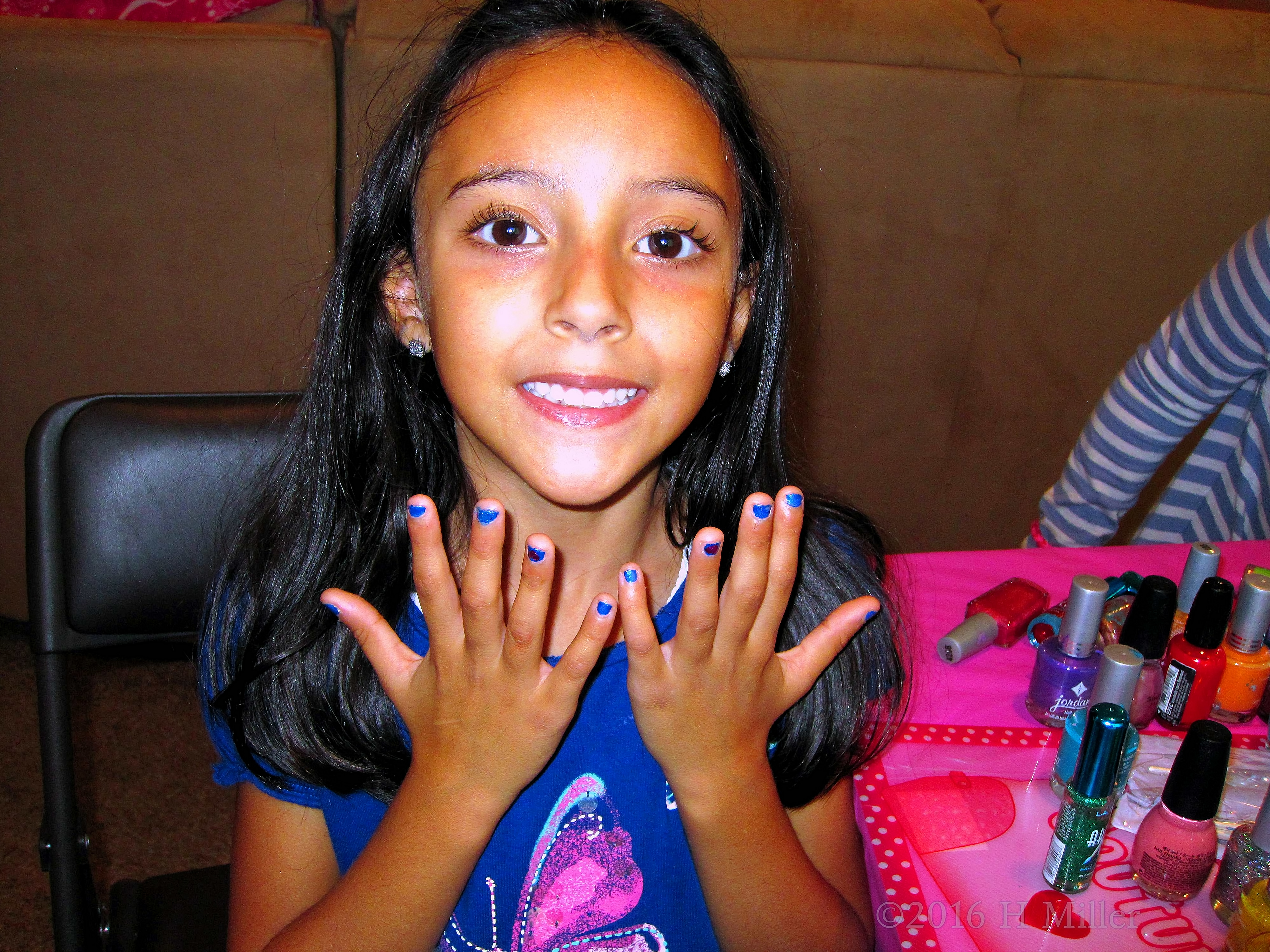 Awesome! Her Blue Kids Manicure Is Gorgeous!