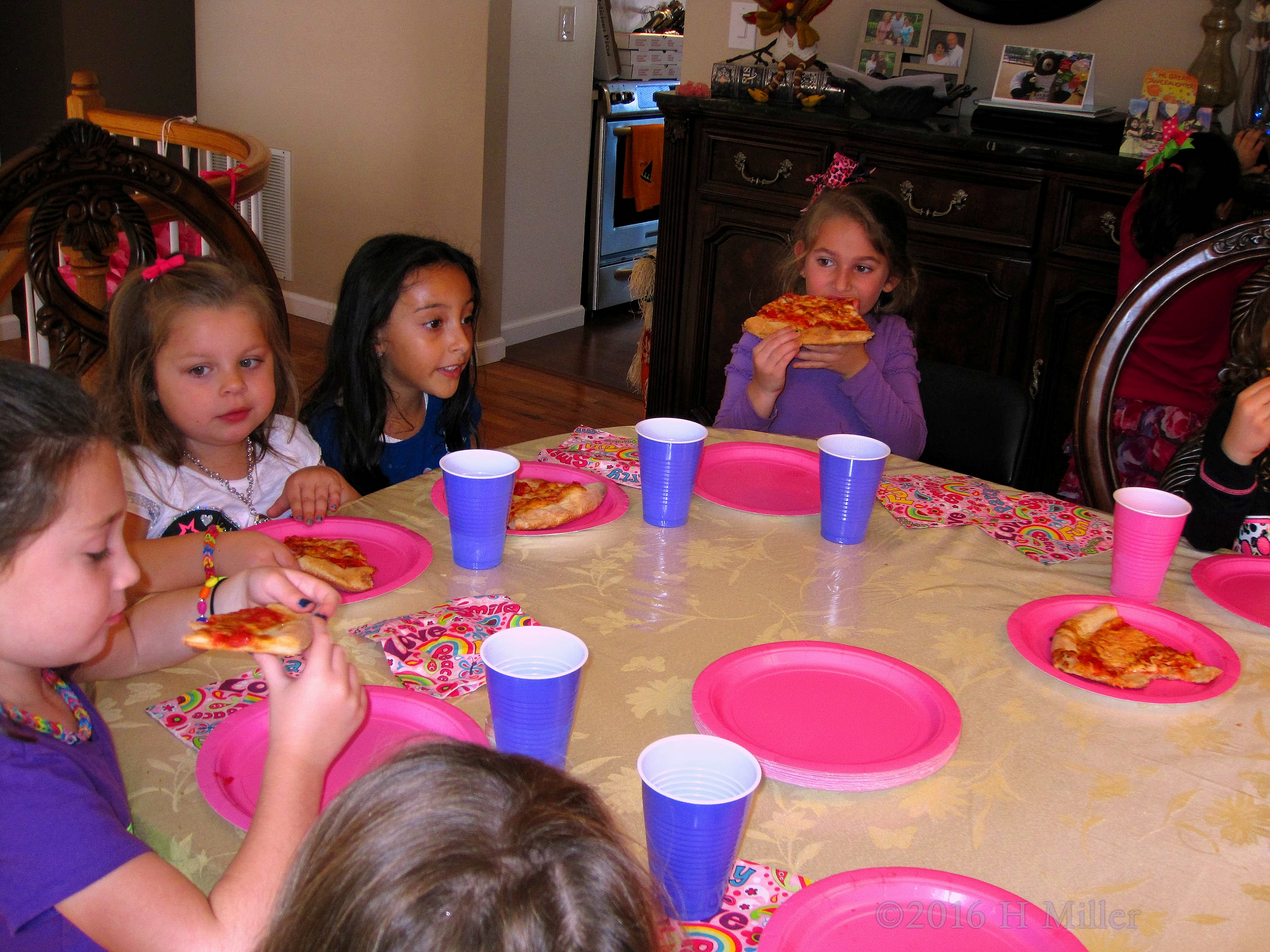 These Yummy Pizza Slices Will Not Eat Themselves These Yummy Pizza Slices Will Not Eat Themselves