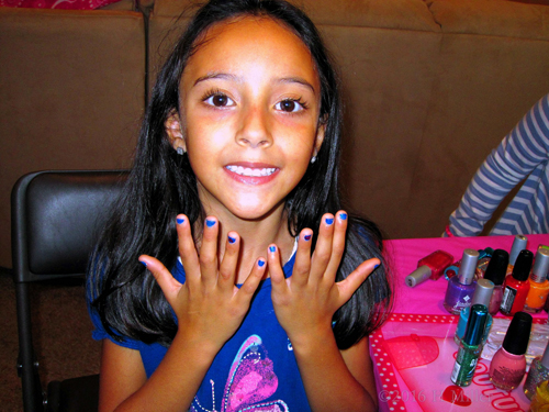 Awesome! Her Blue Kids Manicure Is Gorgeous