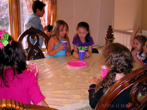 Drinks And Great Conversation! Spa Party Fun Drinks And Great Conversation! Spa Party Fun