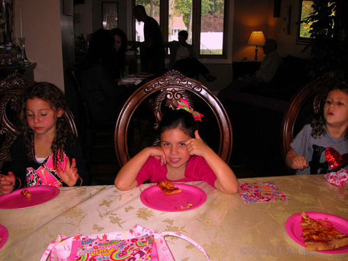 Raquel Enjoys Pizza Slices With Spa Party Guests Raquel Enjoys Pizza Slices With Spa Party Guests