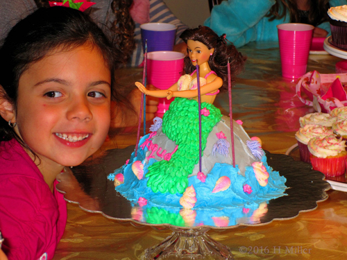 Raquel Poses With Her Pretty Barbie Doll Cake