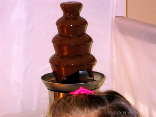Yummy Chocolate Fountain For The Spa Guests