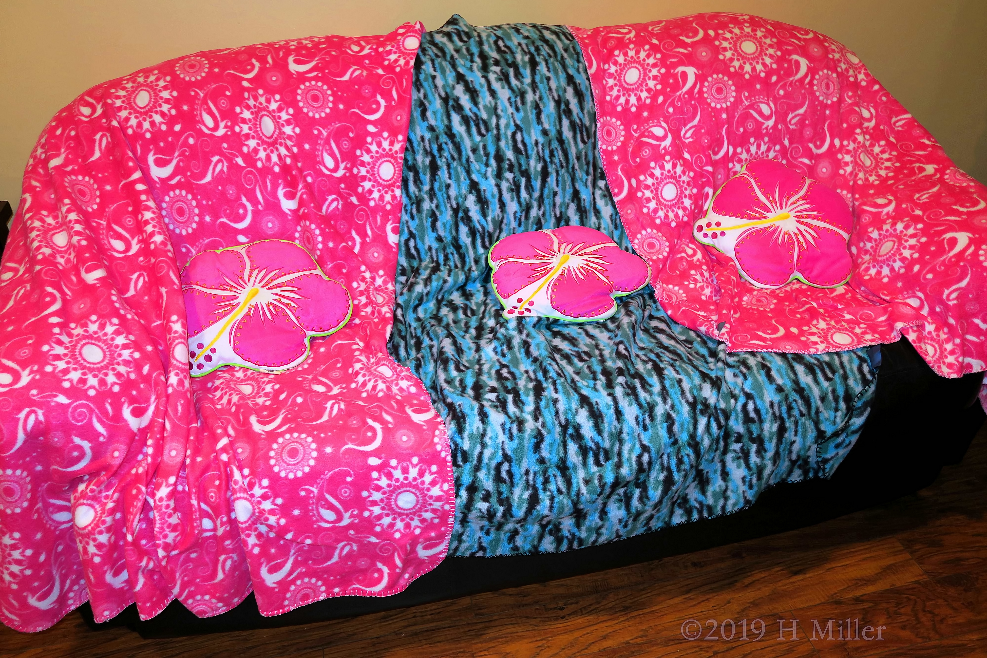 Cozy Sitting Area With Pink And Blue Spa Throws And Pillows 