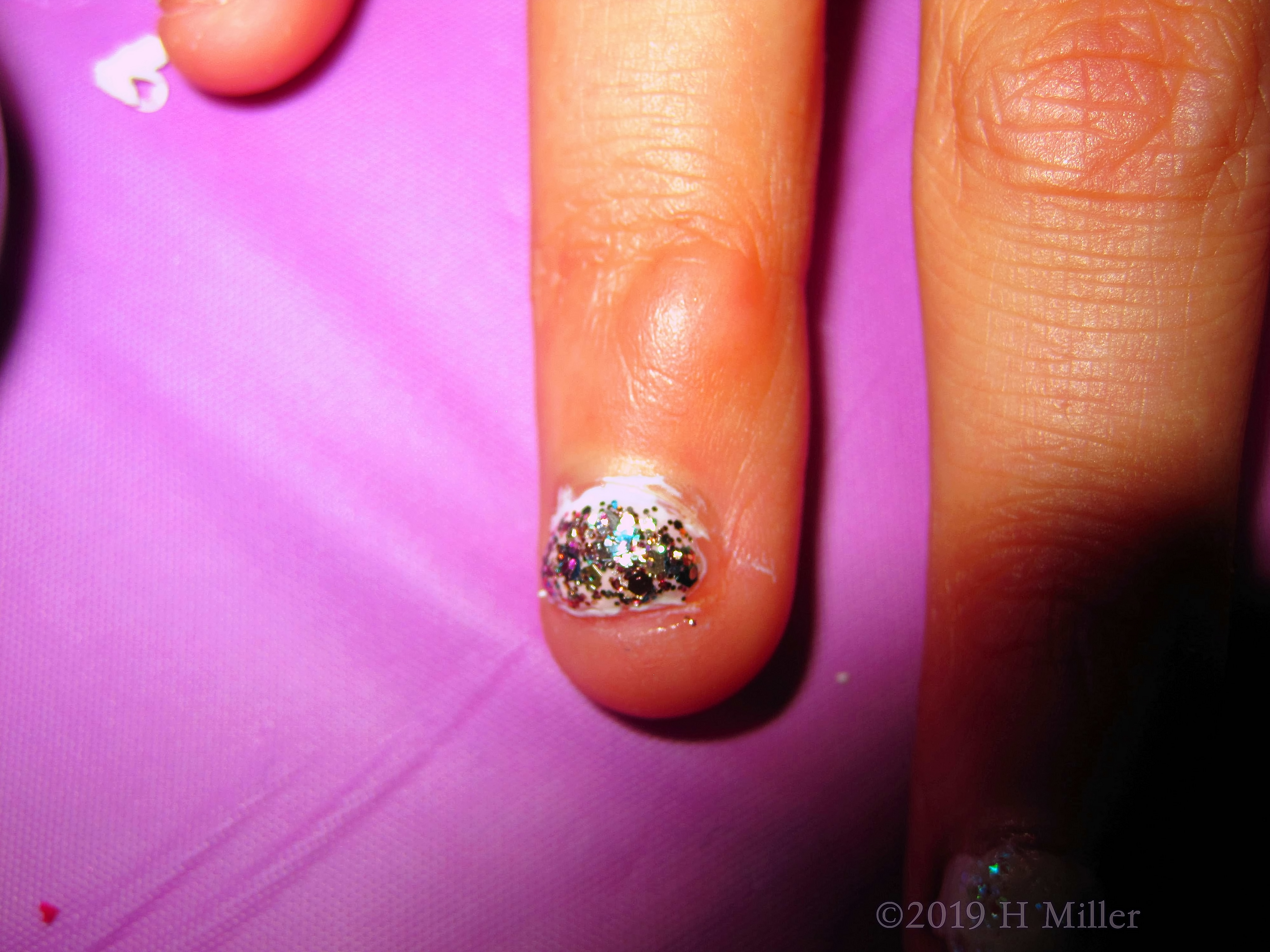 Glitter,Lovely Glitter Girls Mani!