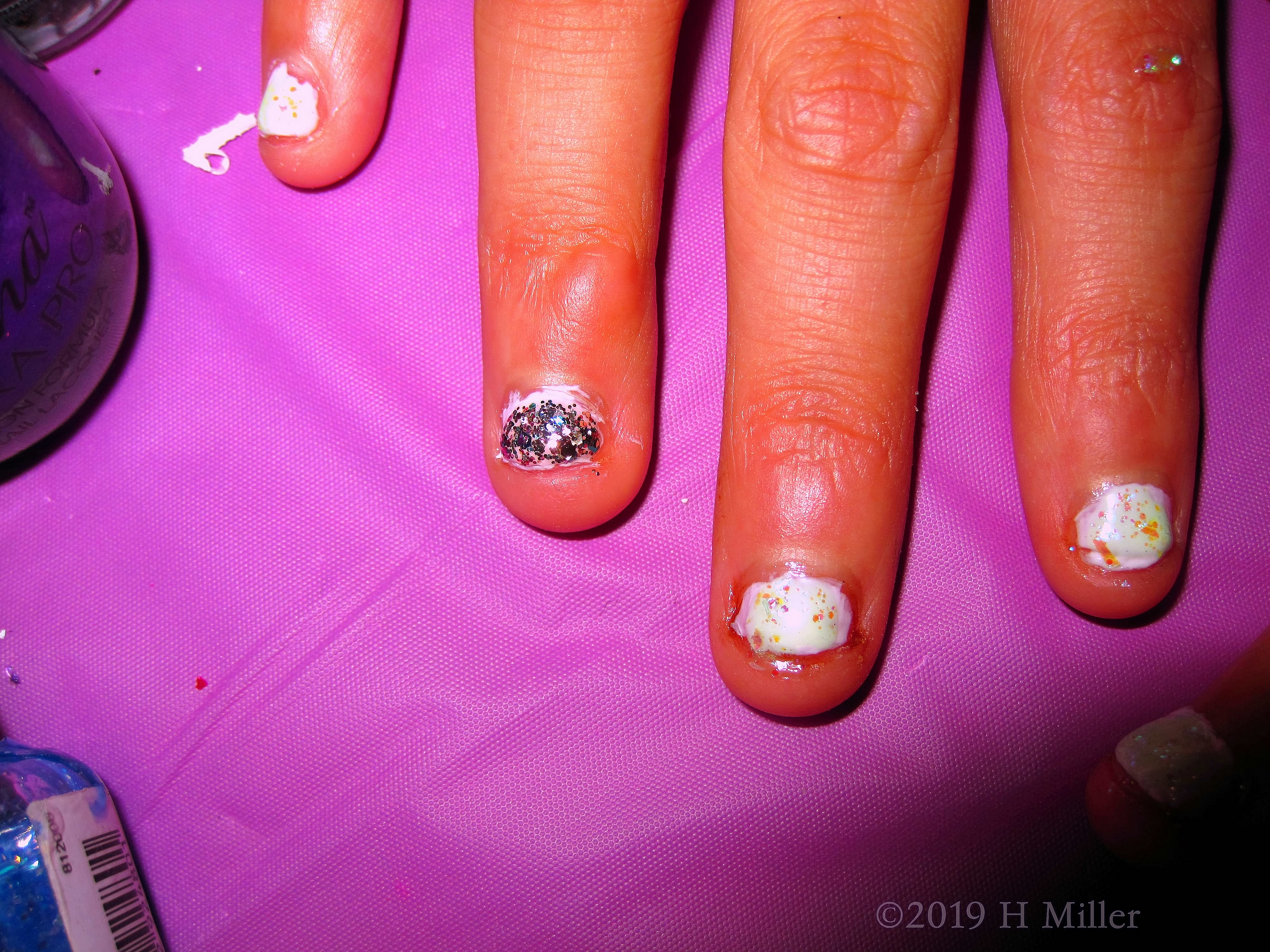 Nail Art Design On Kids Mini Mani. Nail Art Design On Kids Mini Mani.