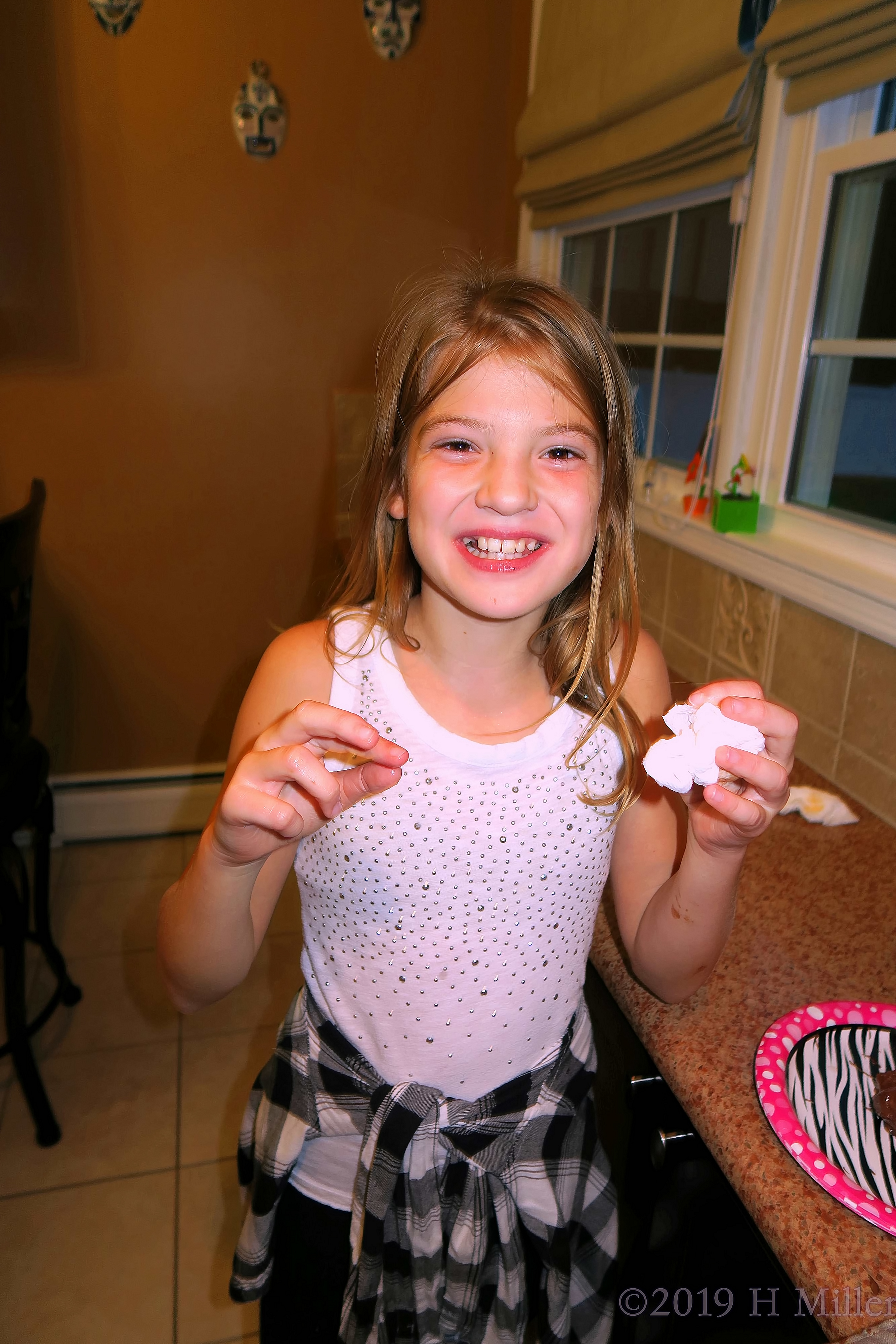 Happy Guest With Chocolate Fountain Fun Happy Guest With Chocolate Fountain Fun