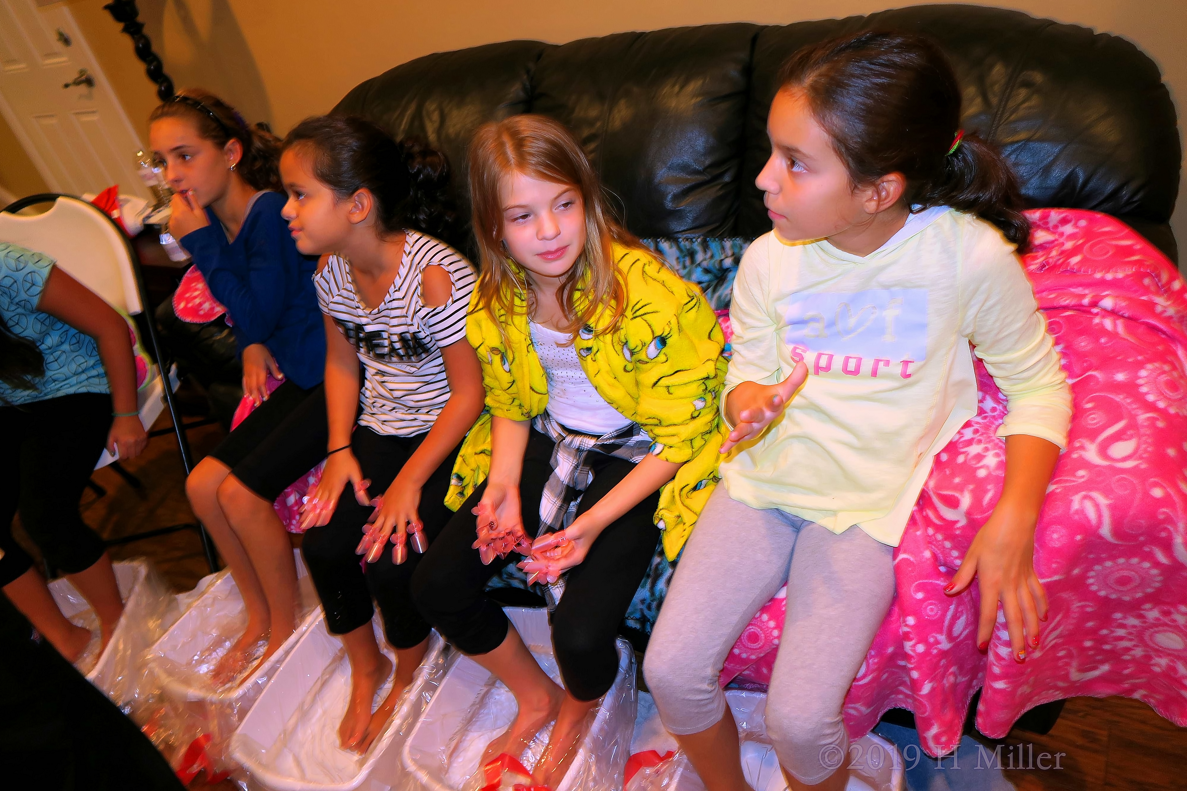 Racquel And Her Guests Enjoy Relaxing Mini Pedicures Racquel And Her Guests Enjoy Relaxing Mini Pedicures