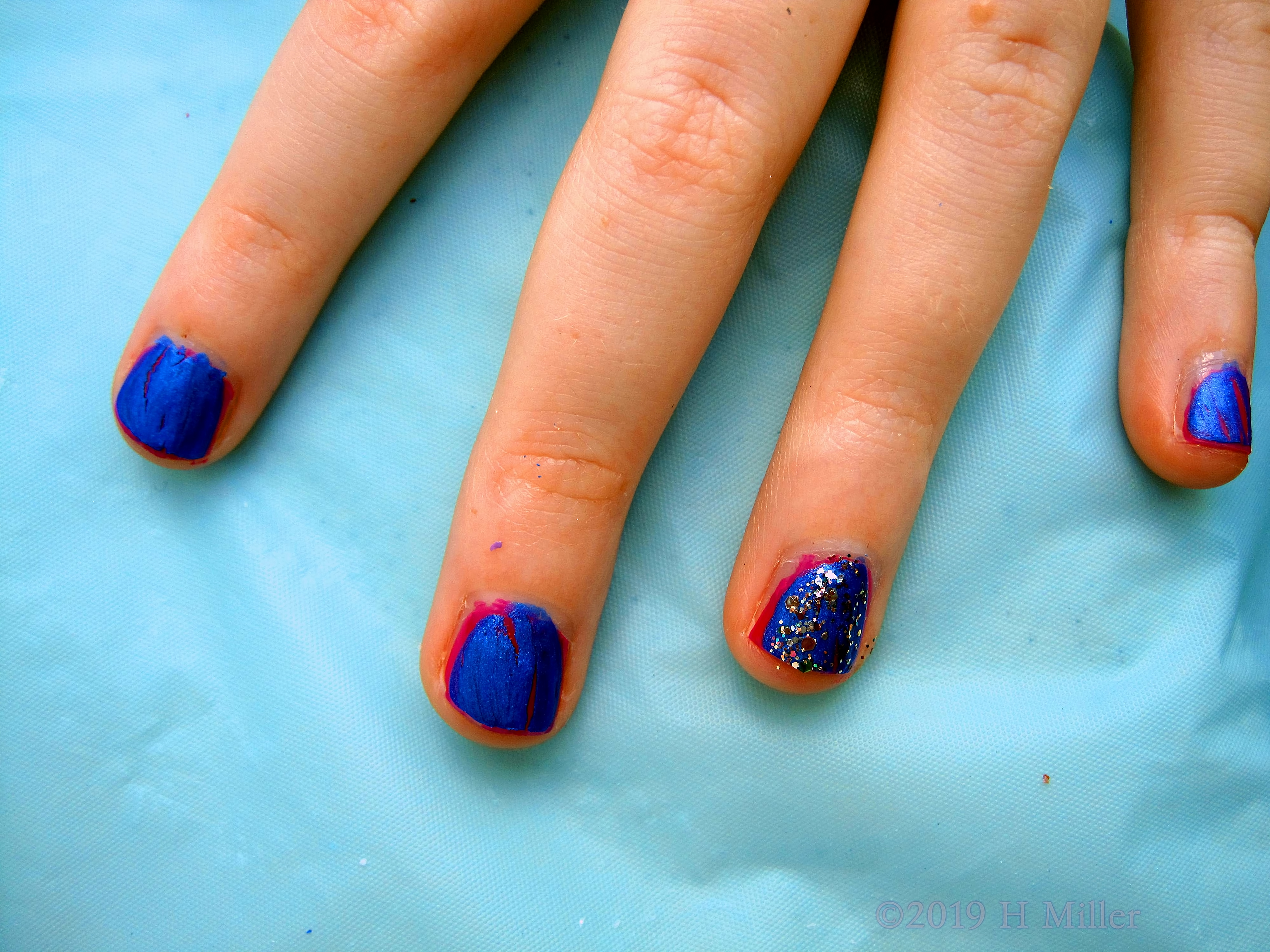 Red And Blue Girls Manicure Red And Blue Girls Manicure