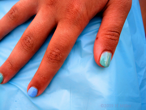 Kids Manicure Alternating Blue And Light Green. Kids Manicure Alternating Blue And Light Green.