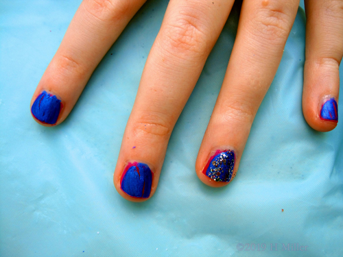 Red And Blue Girls Manicure Red And Blue Girls Manicure