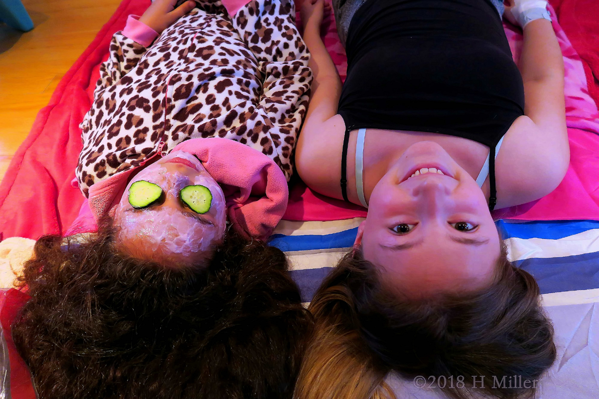 Facial For Girls Being Enjoyed By Rianna And Her Friend! 
