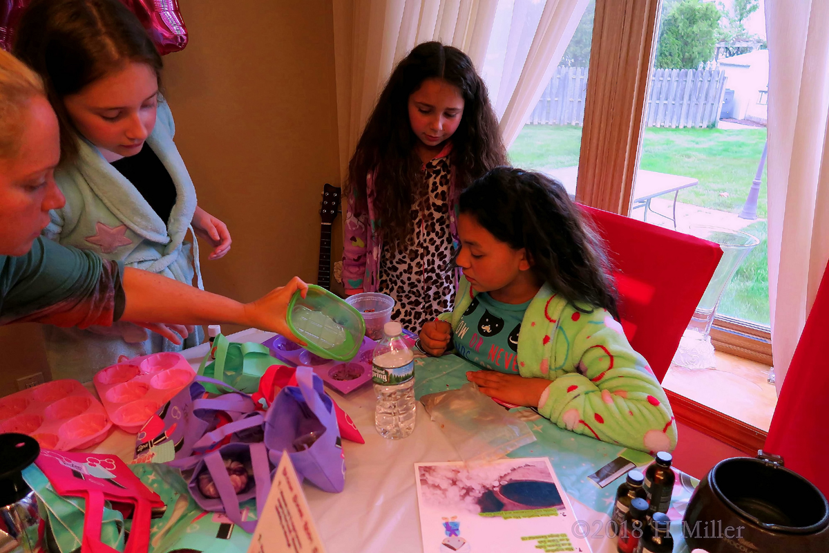 Rianna And Her Friends Busy Doing Craft Activity! 