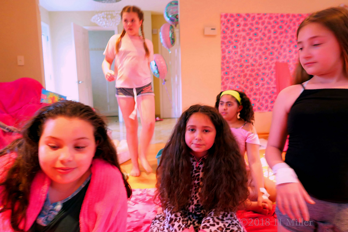 The Girls Are Having A Good Time At Rianna's Spa Birthday Party! 
