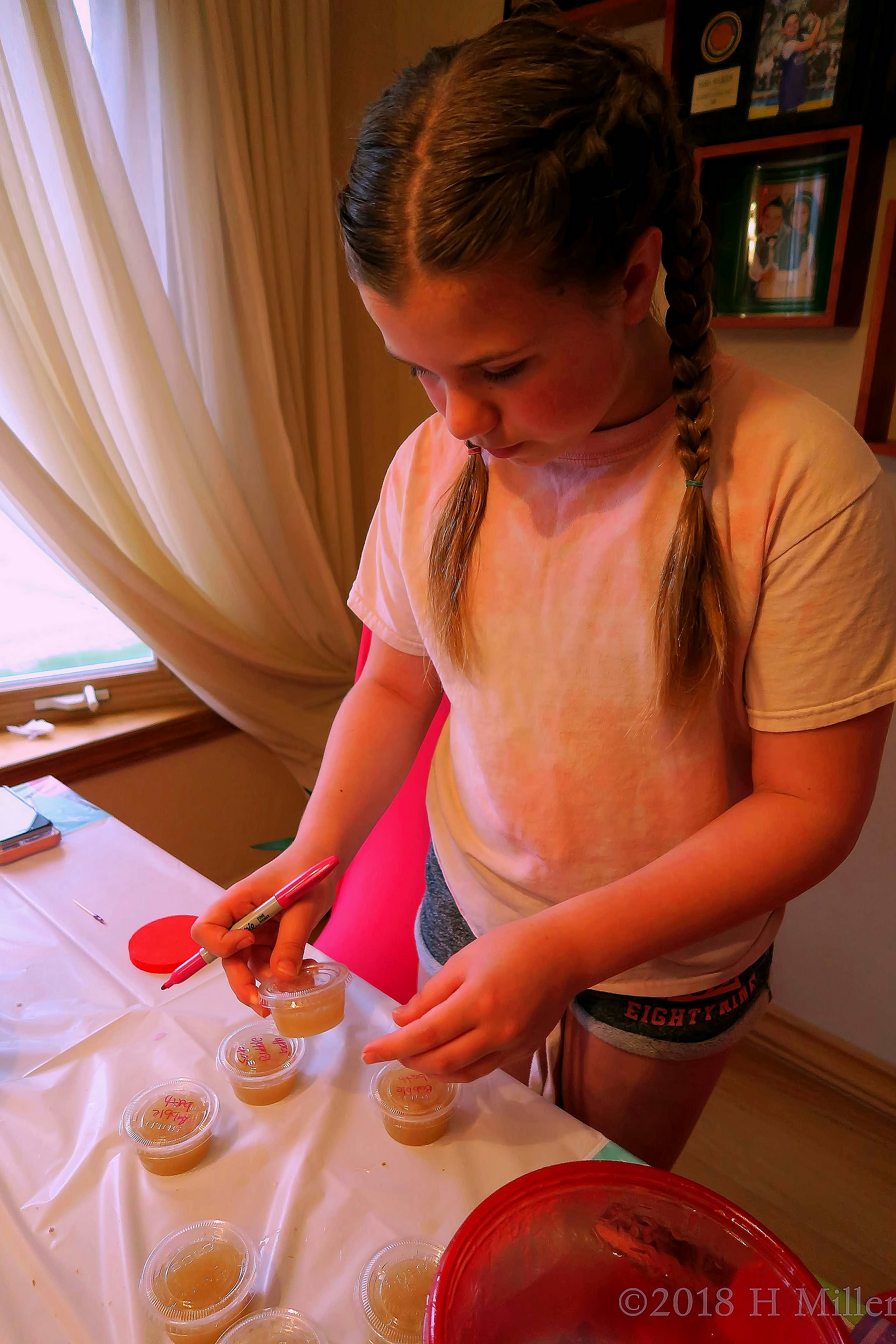 Making Bubble Bath Kids Crafts At The Girls Spa Birthday Party! Making Bubble Bath Kids Crafts At The Girls Spa Birthday Party!