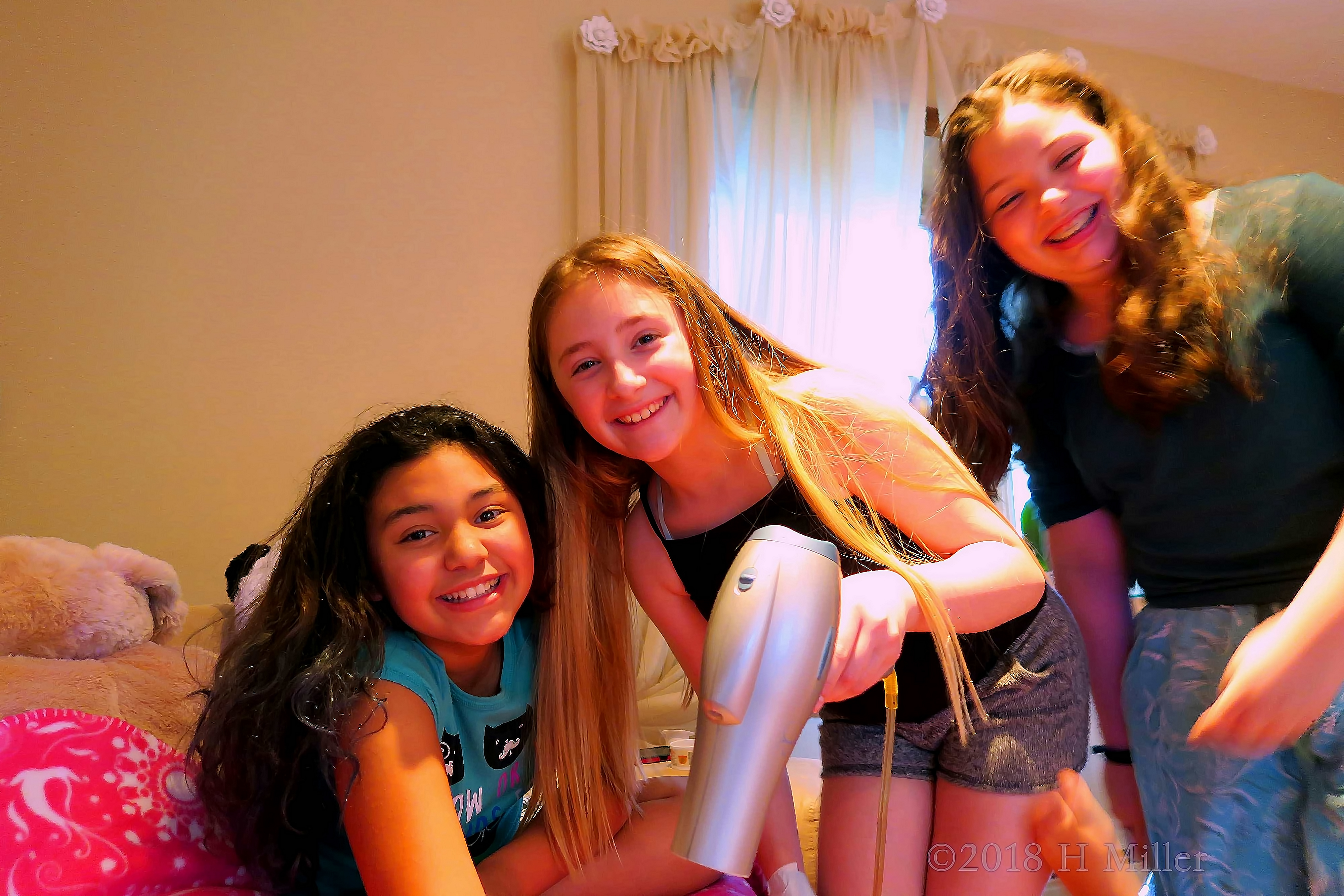 While Drying The Jagua Temporary Tattoo With The Help Of A Hair Dryer. While Drying The Jagua Temporary Tattoo With The Help Of A Hair Dryer.