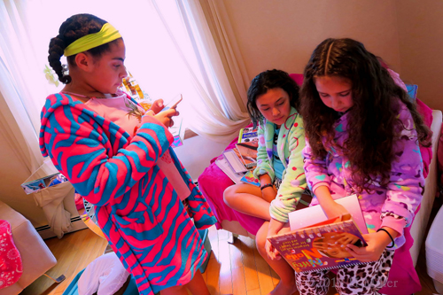 Exploring Nail Art Picture Books. Exploring Nail Art Picture Books.