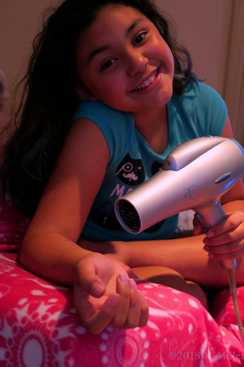 Getting Her Jagua Temporary Tattoo Dried! Getting Her Jagua Temporary Tattoo Dried!