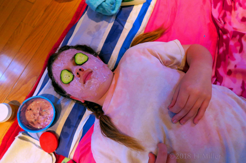 Ongoing Kids Facial Session. Ongoing Kids Facial Session.