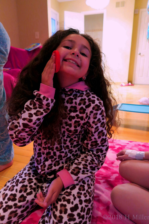 She Rolls The Facial Sponge Over Her Cheeks! She Rolls The Facial Sponge Over Her Cheeks!