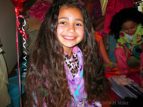 Smiling Rianna With Her Pretty Girls Hairstyle! 