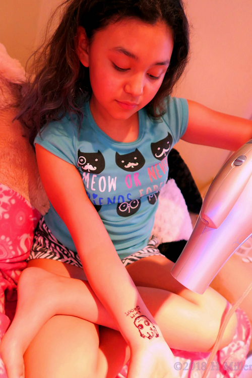 That Jagua Temporary Tattoo On Her Forearm Looks Really Cool! That Jagua Temporary Tattoo On Her Forearm Looks Really Cool!