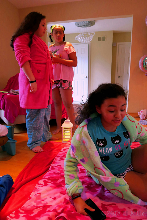 The Party Girls All Set To Explore Spa Party Activities! The Party Girls All Set To Explore Spa Party Activities!