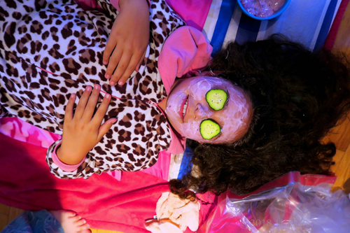 Time For The Birthday Girl To Relax During Her Facial For Girls! Time For The Birthday Girl To Relax During Her Facial For Girls!